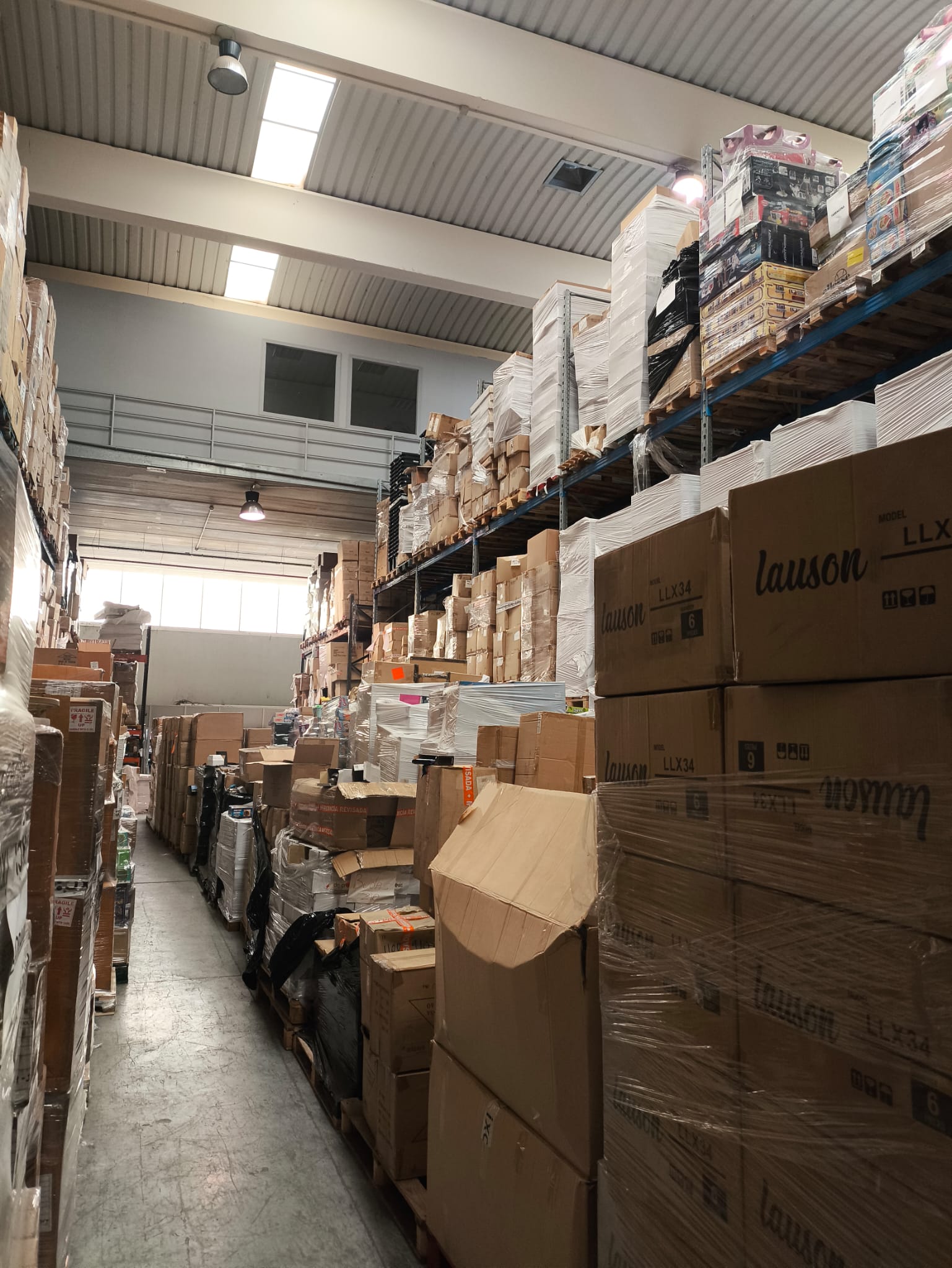 Almacén con stock excedente para vender