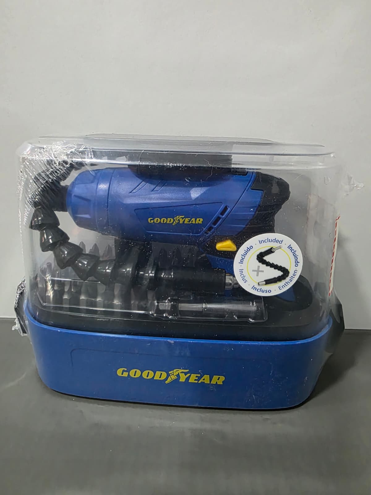 atornillador goodyear con bateria y 54 puntas de repuesto 
