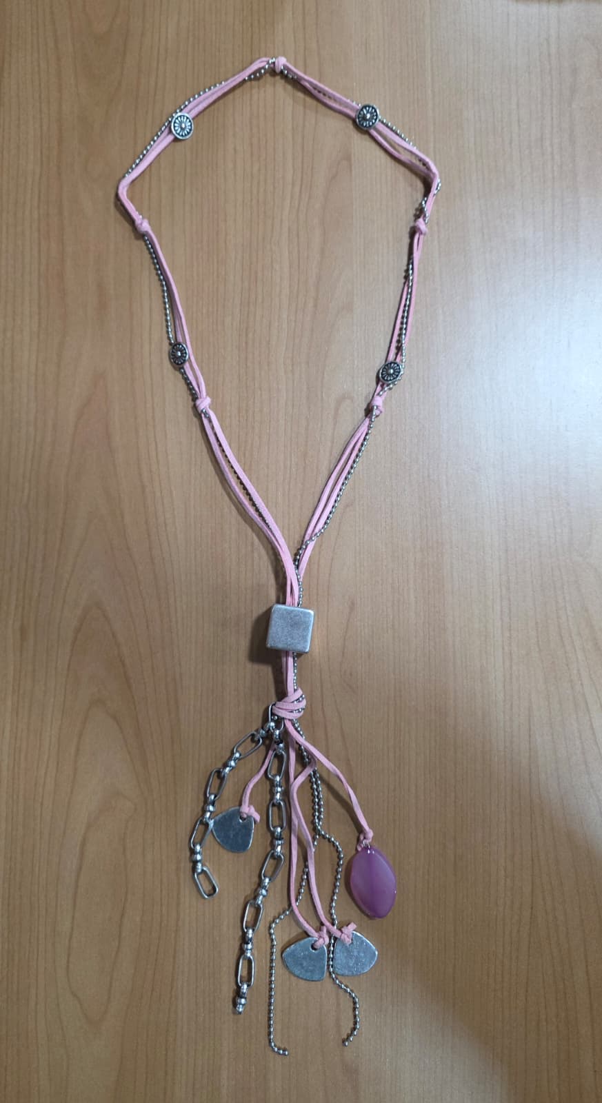 collar de visuteria en su funda de rafia 