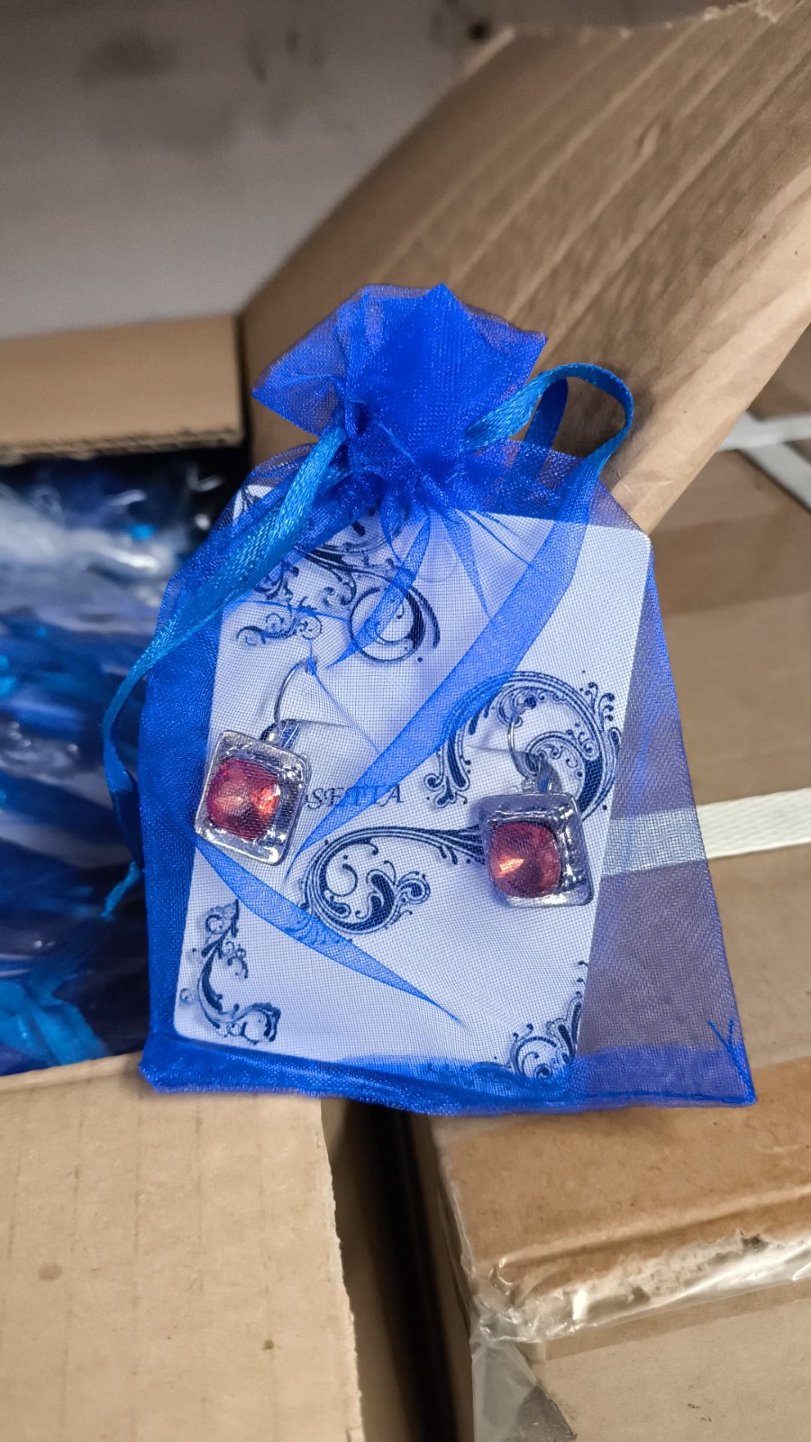 lote de pendientes y broches variados 