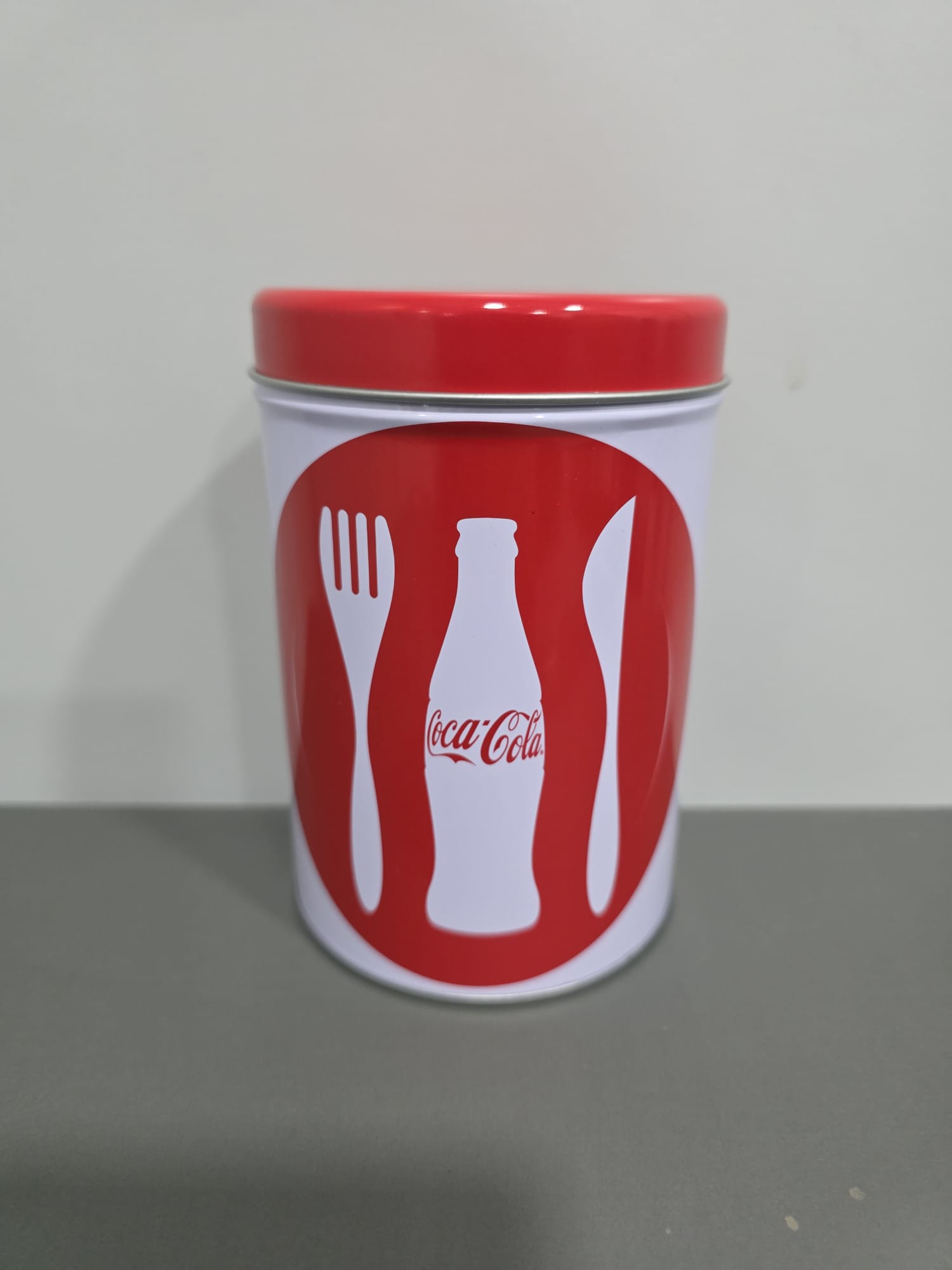 lata metálica cocacola